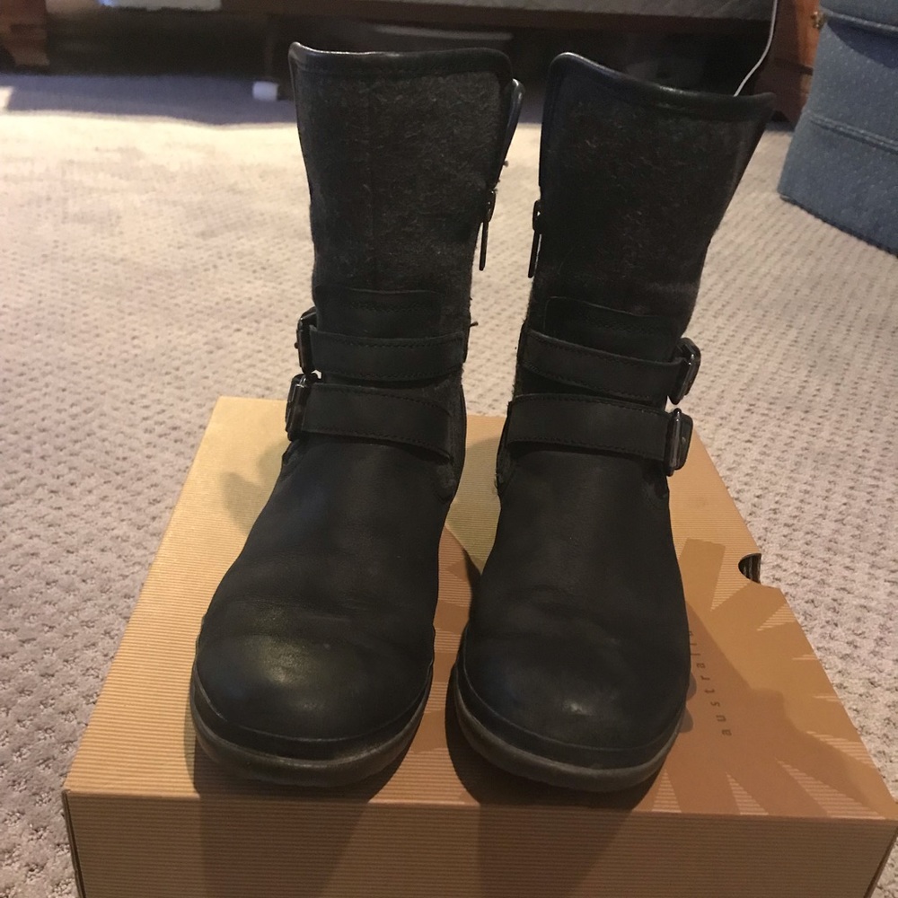 Ugg Simmens leather/wool women’s boots size 7.5